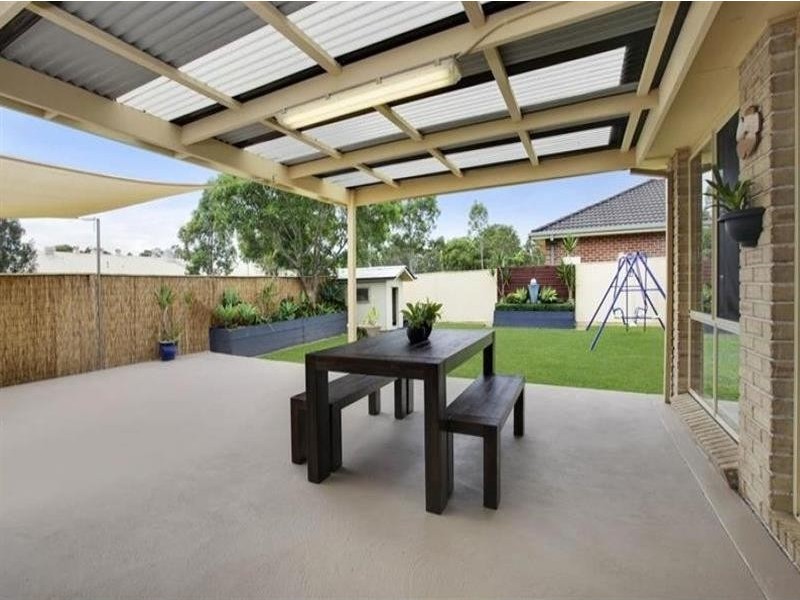 2 Glider Rd, Wadalba NSW 2259