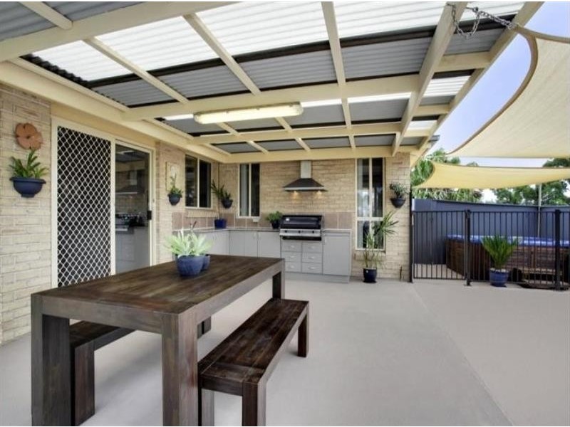 2 Glider Rd, Wadalba NSW 2259