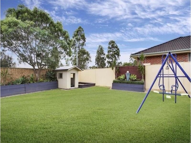 2 Glider Rd, Wadalba NSW 2259