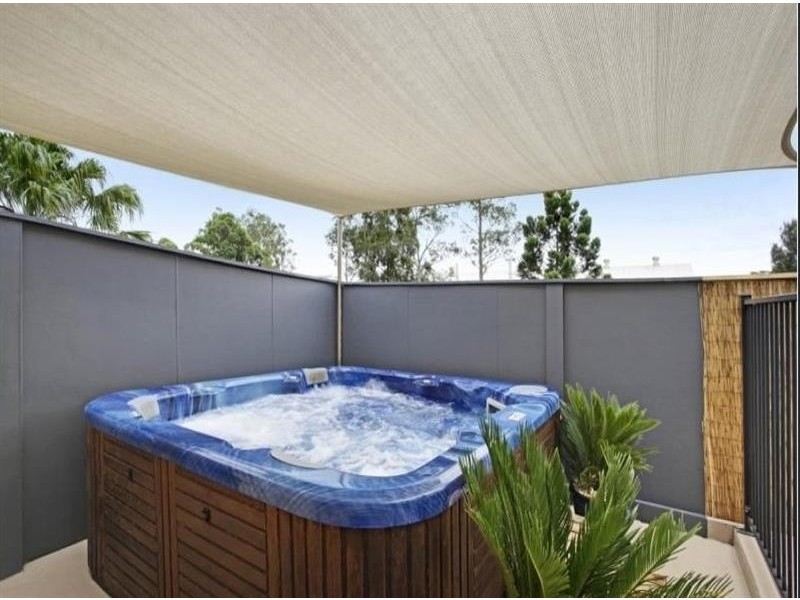 2 Glider Rd, Wadalba NSW 2259