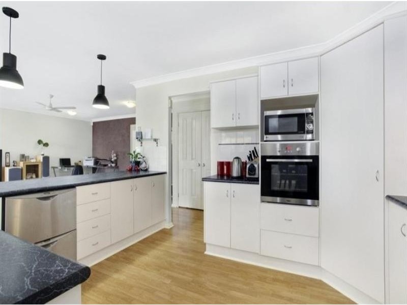 2 Glider Rd, Wadalba NSW 2259