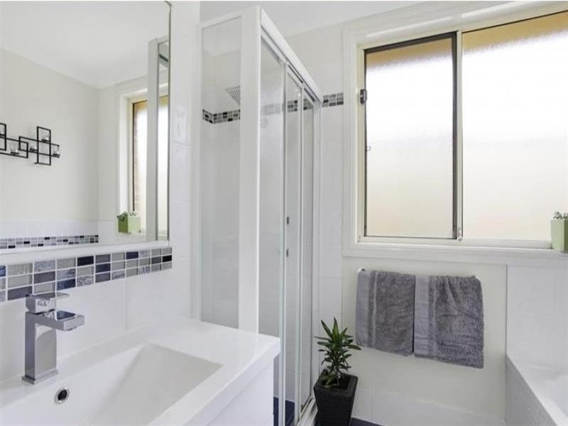 2 Glider Rd, Wadalba NSW 2259