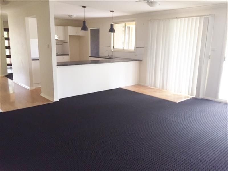 2 Glider Rd, Wadalba NSW 2259