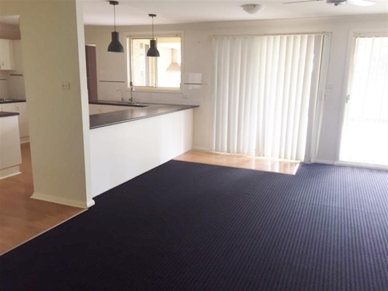 2 Glider Rd, Wadalba NSW 2259