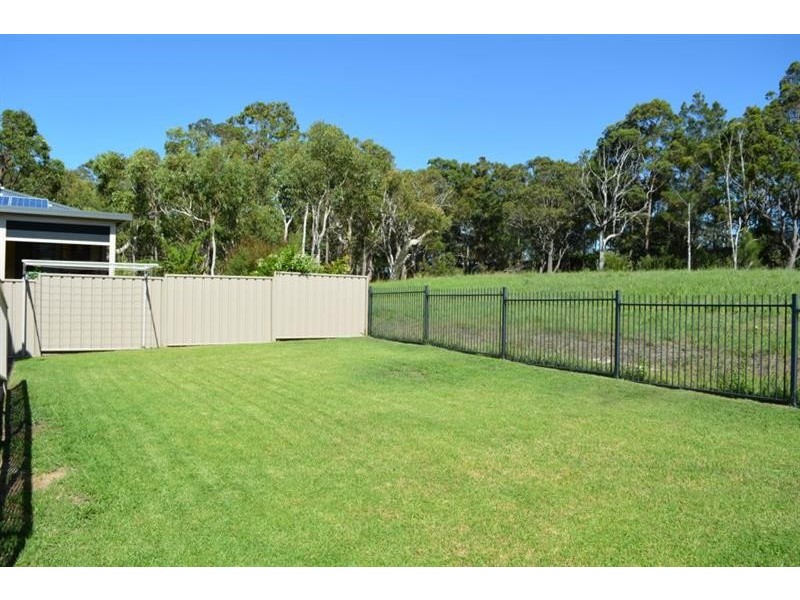 16 Roanoke Dr, Lake Munmorah NSW 2259