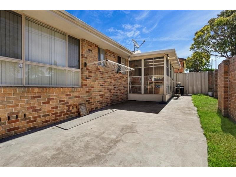 2 West Kahala Ave, Budgewoi NSW 2262