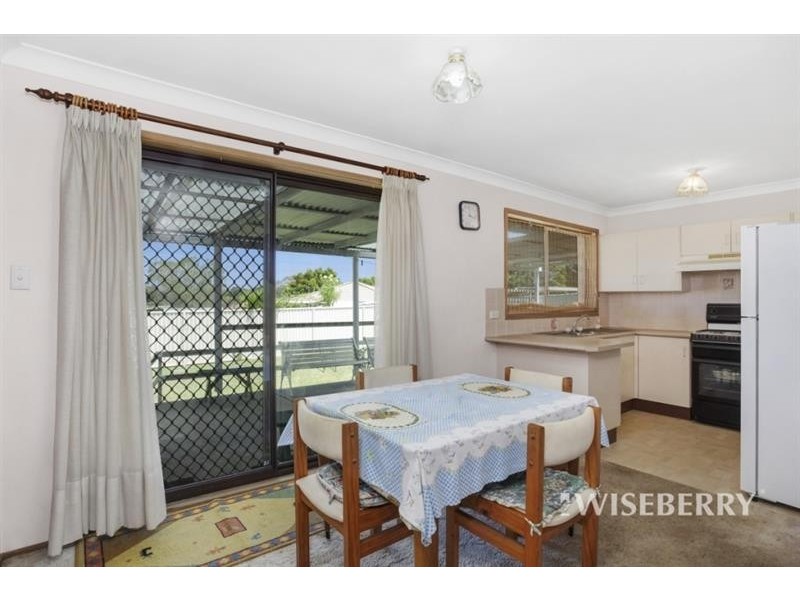 4 Crowe Street, Lake Haven NSW 2263