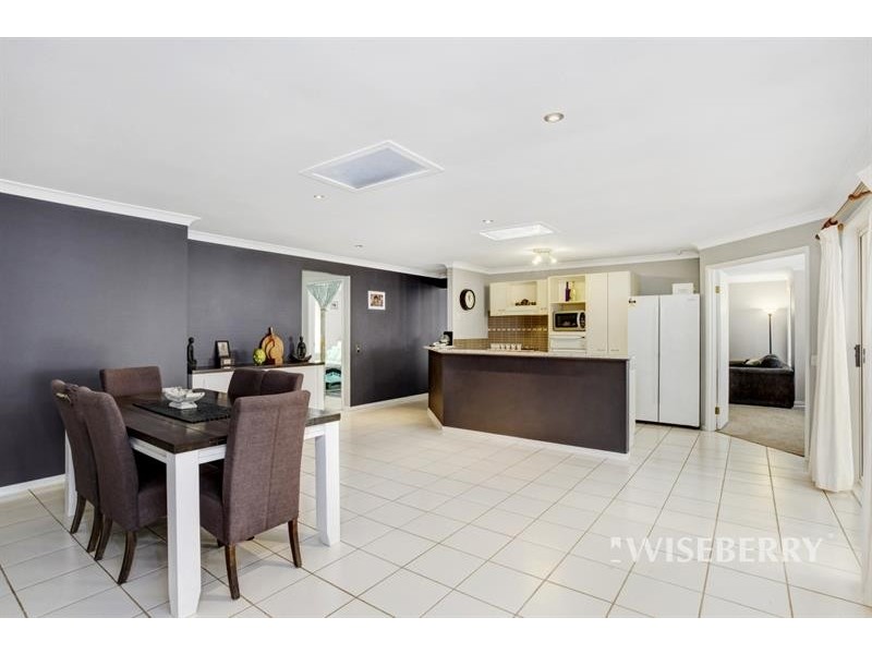 242 Woodbury Park Dr, Mardi NSW 2259