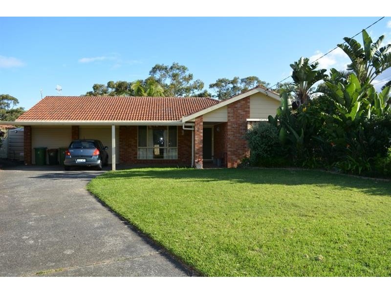 2 Charlotte Cl, Bateau Bay NSW 2261