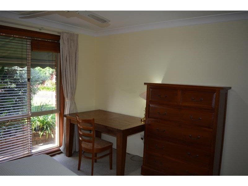 2 Charlotte Cl, Bateau Bay NSW 2261