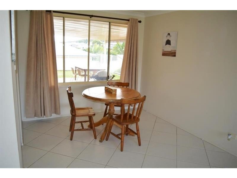 16 Bayberry Ave, Woongarrah NSW 2259