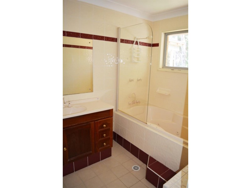 18 Jacqueline St, Gorokan NSW 2263