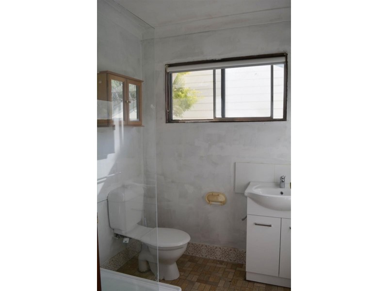 Upstairs /49 Taronga Ave, San Remo NSW 2262