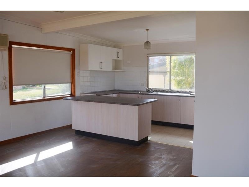 Upstairs /49 Taronga Ave, San Remo NSW 2262