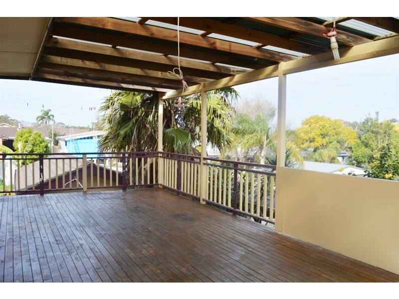 Upstairs /49 Taronga Ave, San Remo NSW 2262