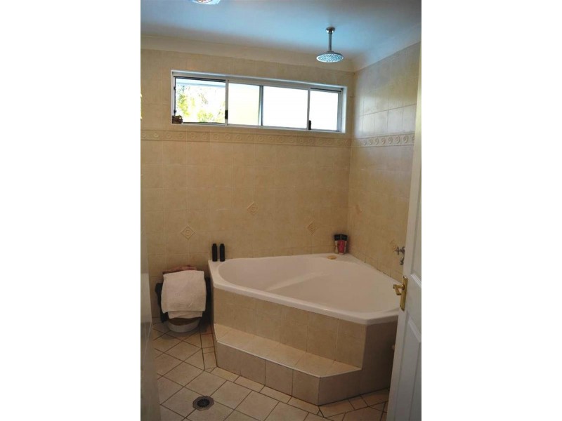 1 Elizabeth Dr, Noraville NSW 2263