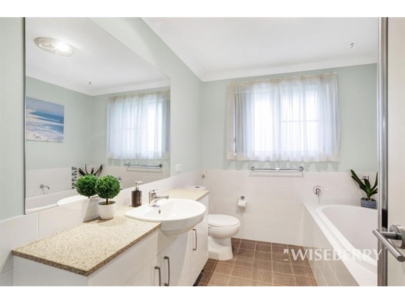 84 Hakone Rd, Woongarrah NSW 2259