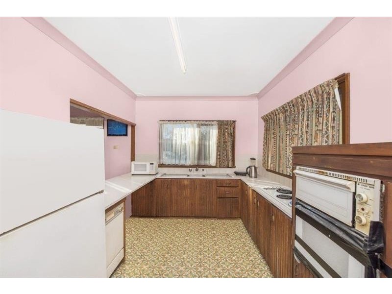 2 Awaba Ave, Charmhaven NSW 2263
