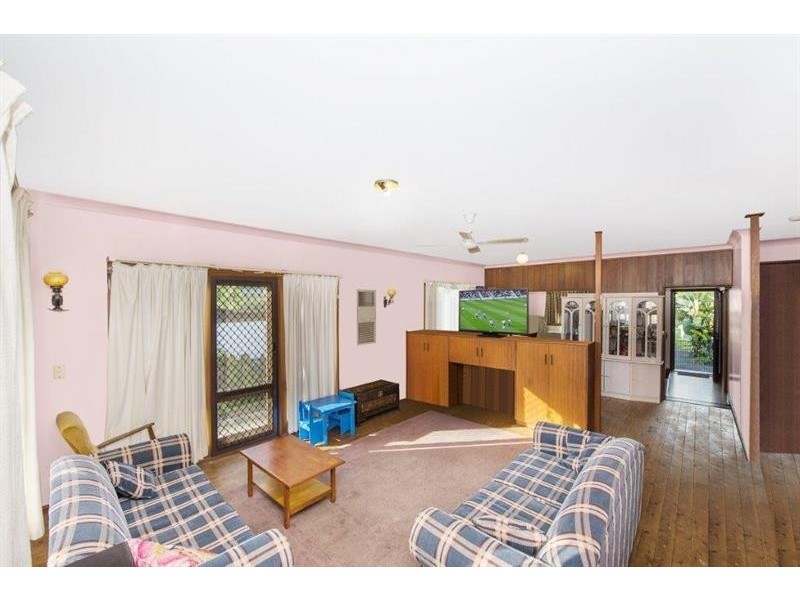 2 Awaba Ave, Charmhaven NSW 2263