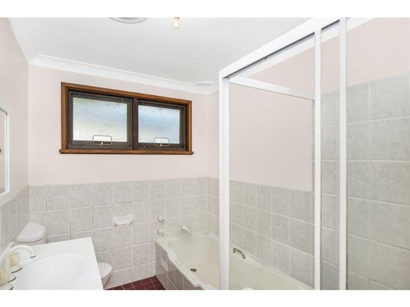 2 Awaba Ave, Charmhaven NSW 2263