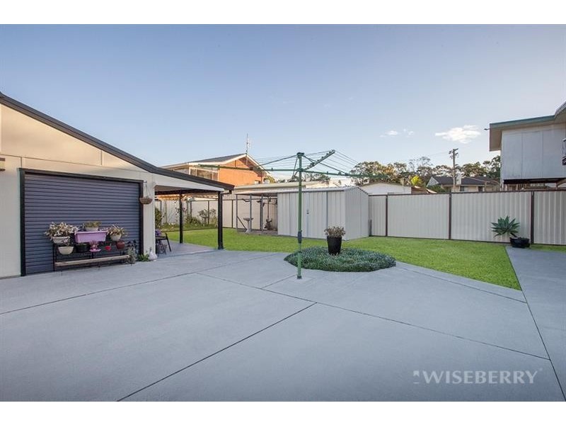22 Suffolk St, Gorokan NSW 2263
