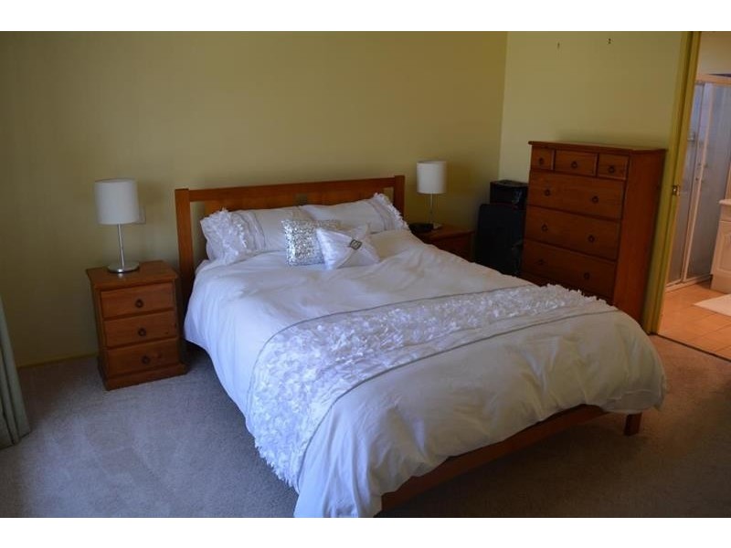 17 Lady Laurel Dr, Blue Haven NSW 2262