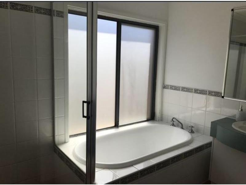 33 Harrington Cl, Watanobbi NSW 2259