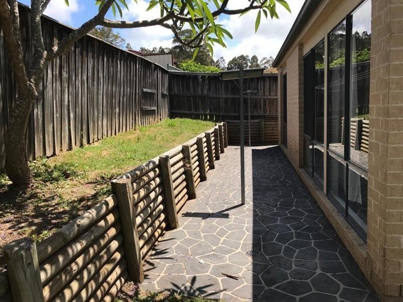 33 Harrington Cl, Watanobbi NSW 2259
