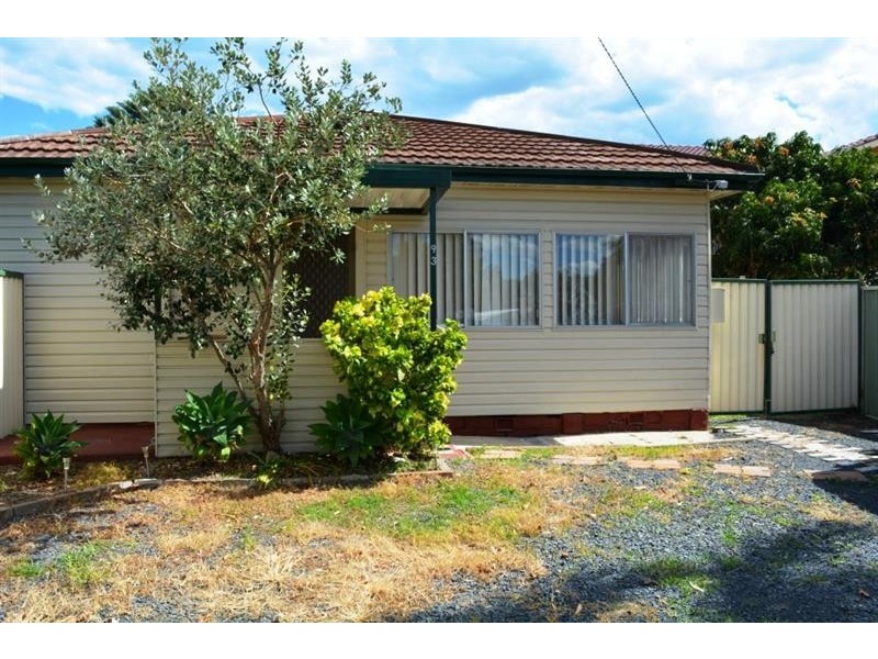 93 Main Rd, Toukley NSW 2263