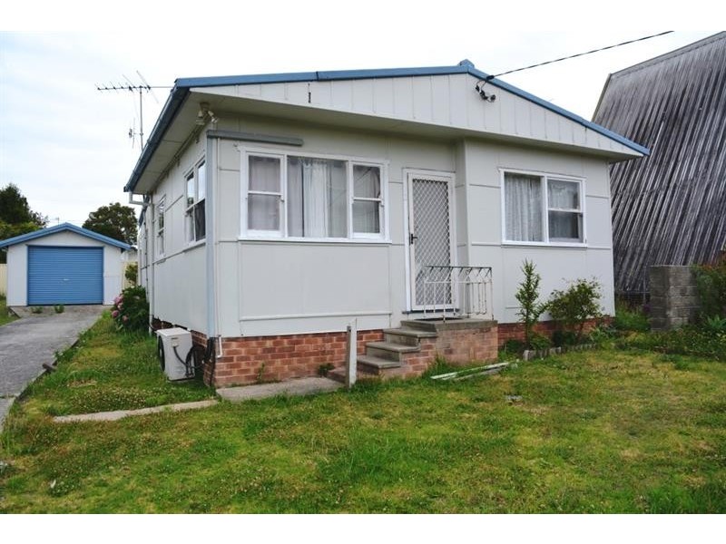 2 Vena Ave, Gorokan NSW 2263