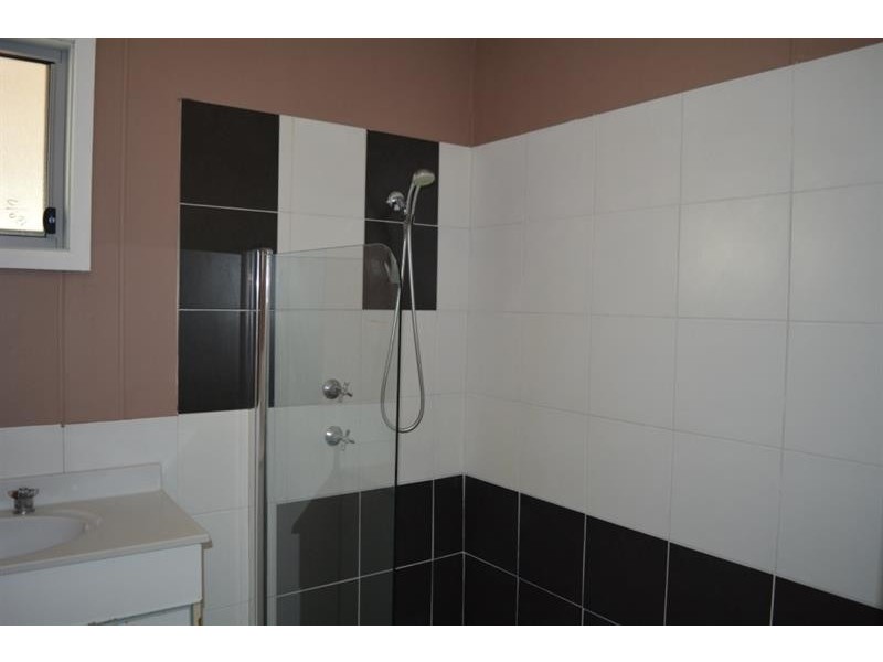 8 Gleddon Ave, Gorokan NSW 2263