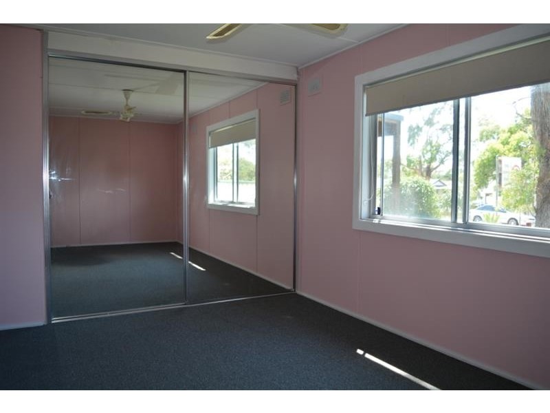 8 Gleddon Ave, Gorokan NSW 2263