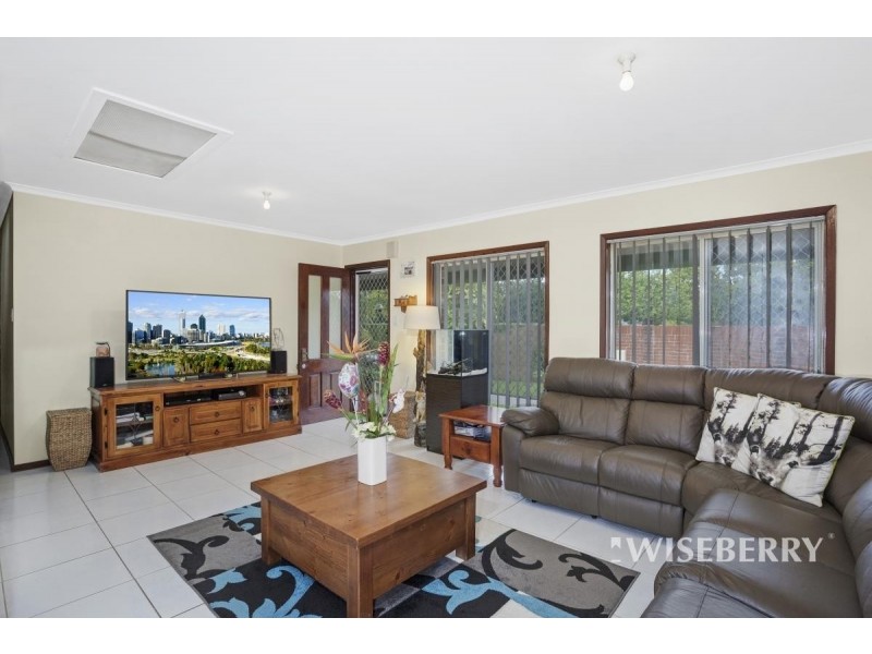 11 Lake Haven Dr, Gorokan NSW 2263