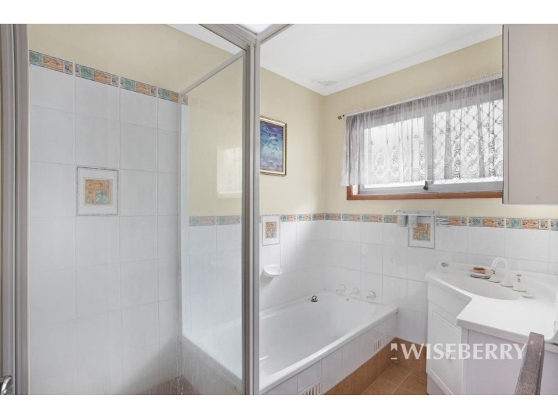 11 Lake Haven Dr, Gorokan NSW 2263