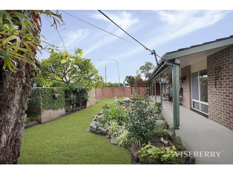 11 Lake Haven Dr, Gorokan NSW 2263