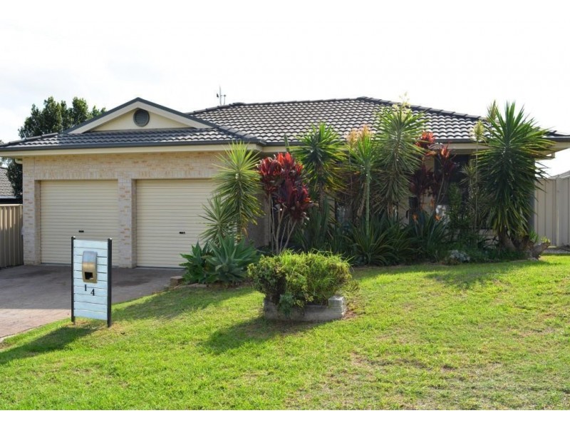 14 Yarra Pl, Wadalba NSW 2259