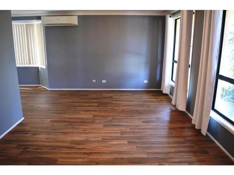 14 Yarra Pl, Wadalba NSW 2259