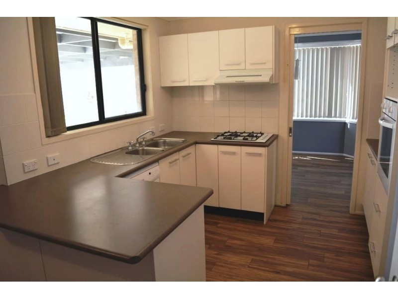 14 Yarra Pl, Wadalba NSW 2259