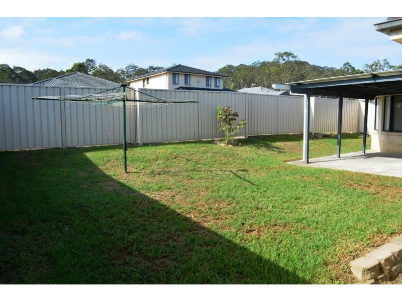 14 Yarra Pl, Wadalba NSW 2259