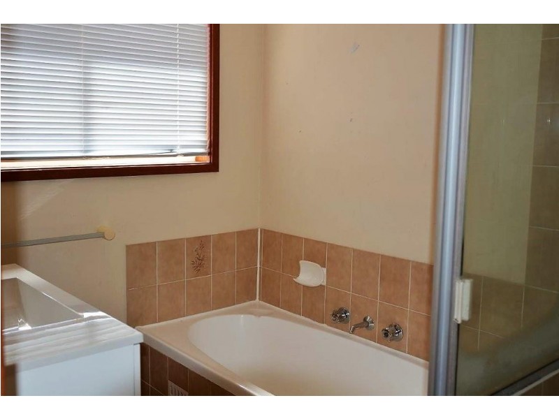 8 Golf Links Drive, Watanobbi NSW 2259