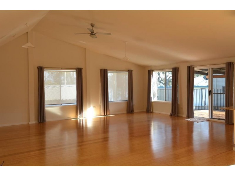 24 Harwood Close, Mannering Park NSW 2259