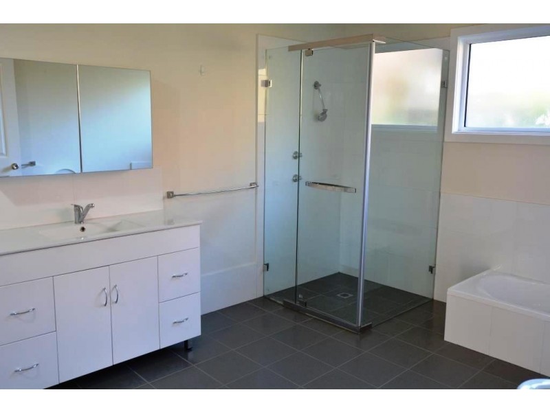 24 Harwood Close, Mannering Park NSW 2259