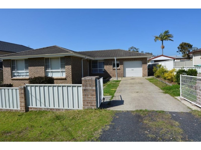 4  Sylvia Avenue, Gorokan NSW 2263