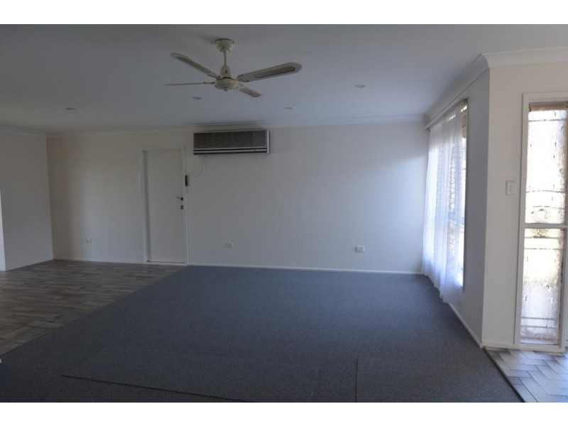 4  Sylvia Avenue, Gorokan NSW 2263