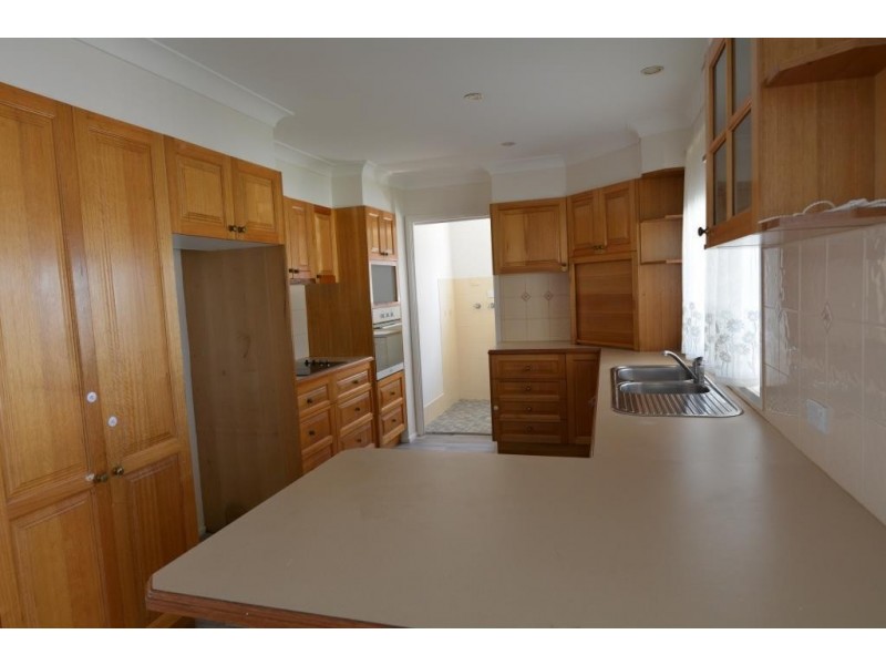 4  Sylvia Avenue, Gorokan NSW 2263