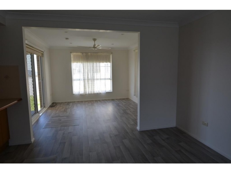 4  Sylvia Avenue, Gorokan NSW 2263