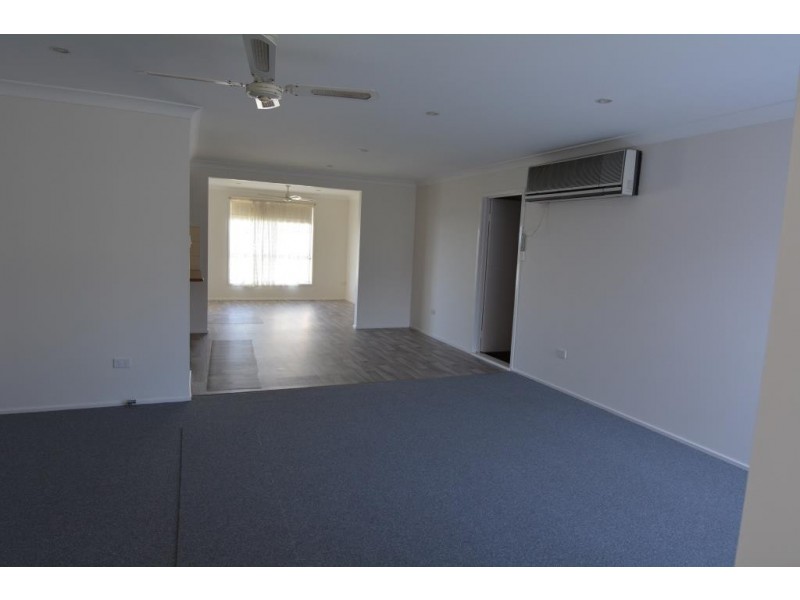 4  Sylvia Avenue, Gorokan NSW 2263