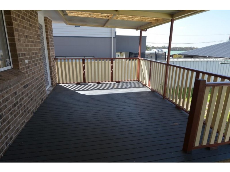 4  Sylvia Avenue, Gorokan NSW 2263