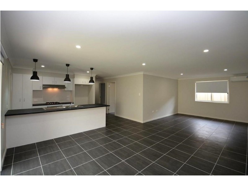 28 Loongana Crescent, Blue Haven NSW 2262