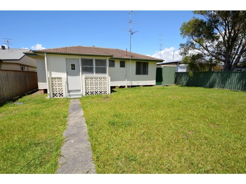 25 Robson Avenue, Gorokan NSW 2263